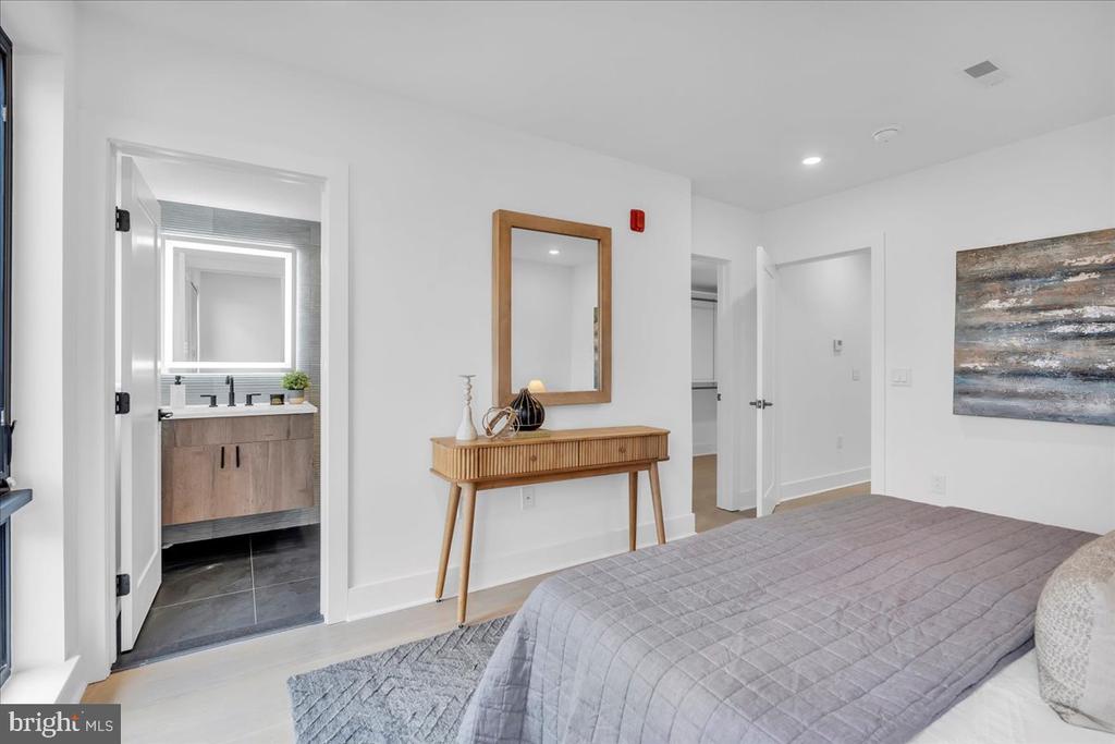 1139 N 3RD STREET Unit: PH10