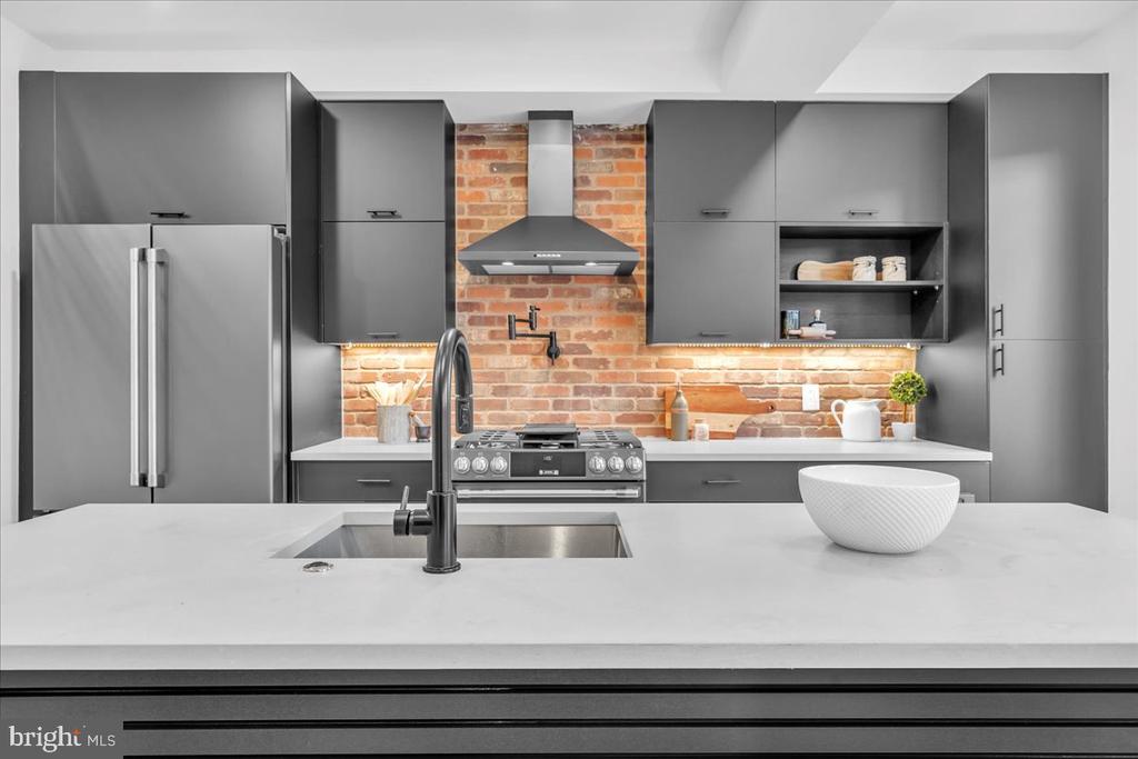 1139 N 3RD STREET Unit: PH10