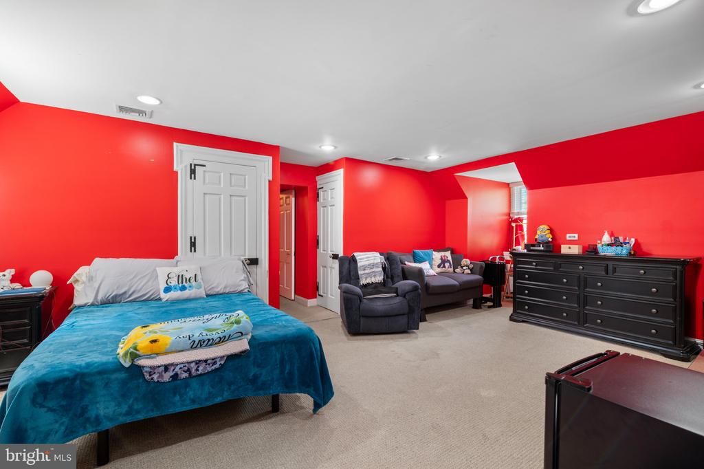 401 WOODBROOK LANE