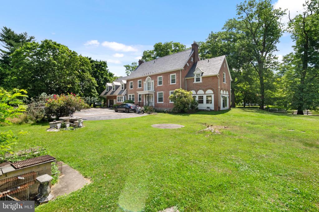 401 WOODBROOK LANE