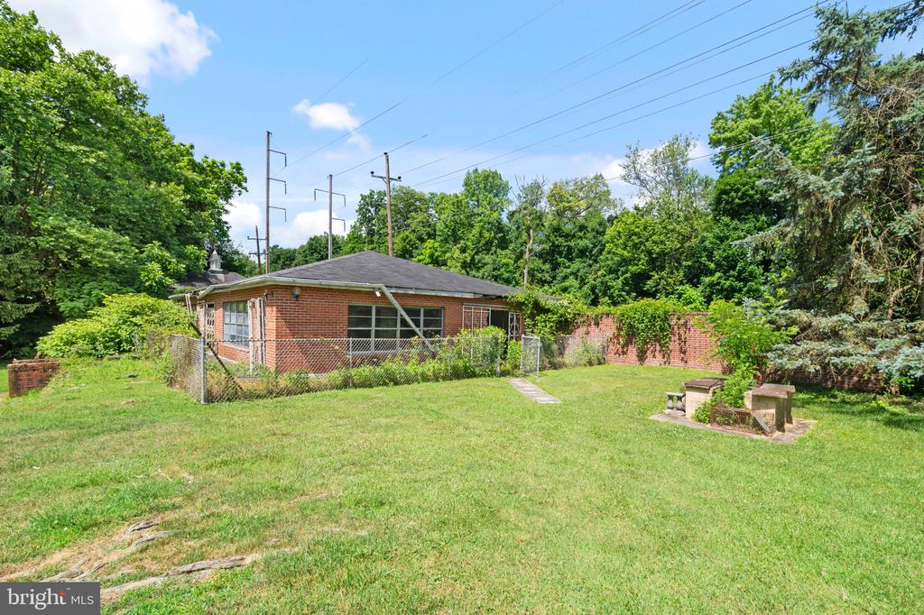 401 WOODBROOK LANE