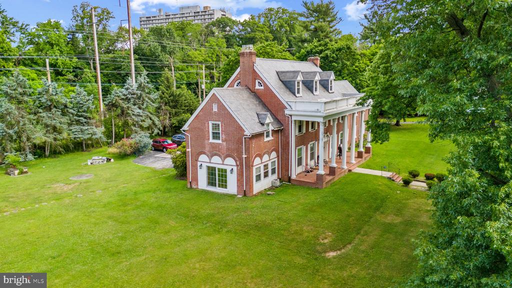 401 WOODBROOK LANE