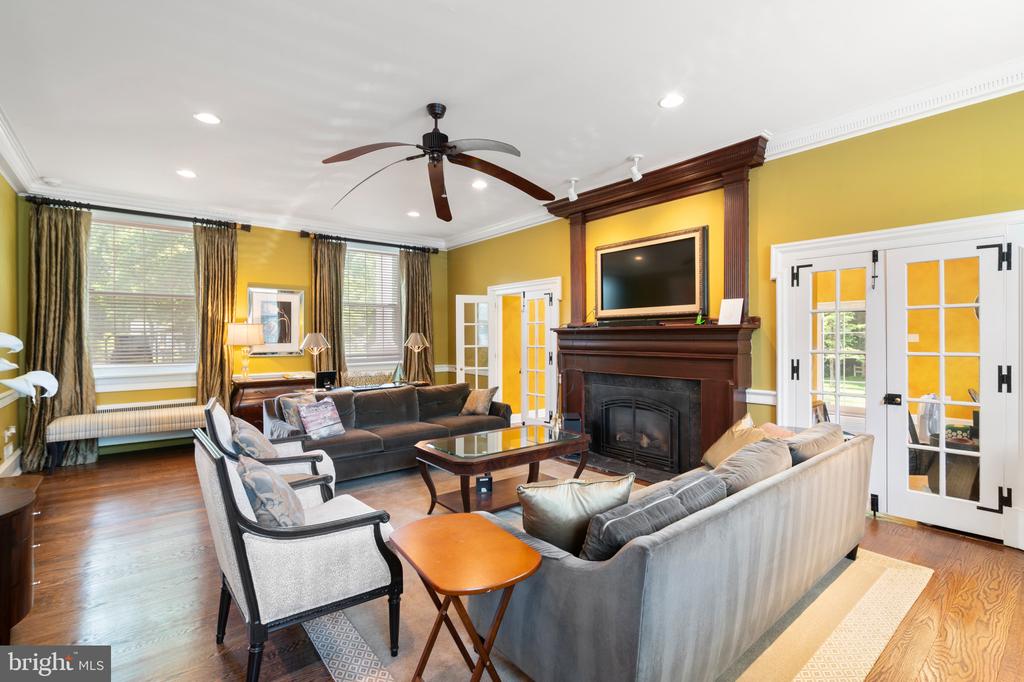401 WOODBROOK LANE
