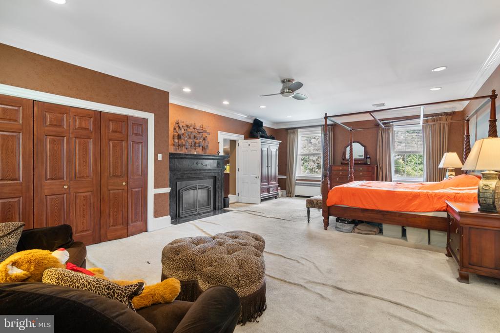 401 WOODBROOK LANE