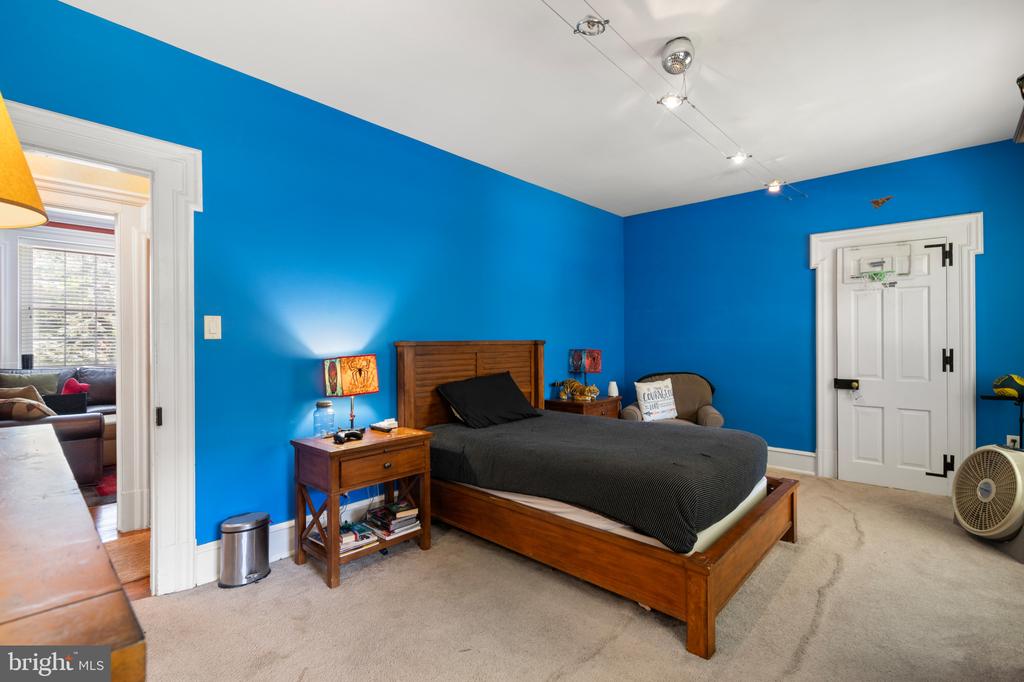 401 WOODBROOK LANE