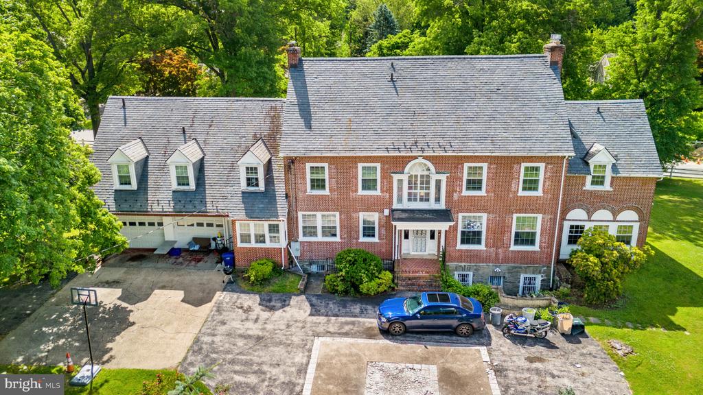 401 WOODBROOK LANE