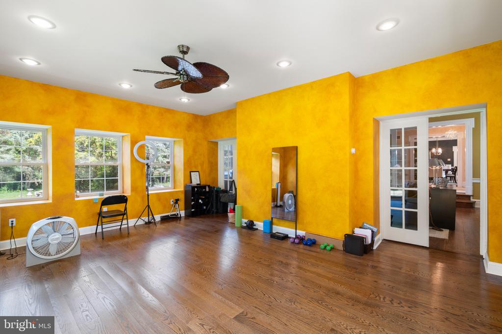 401 WOODBROOK LANE