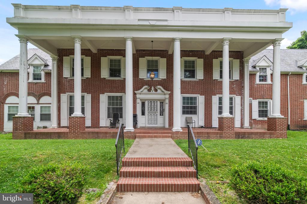 401 WOODBROOK LANE