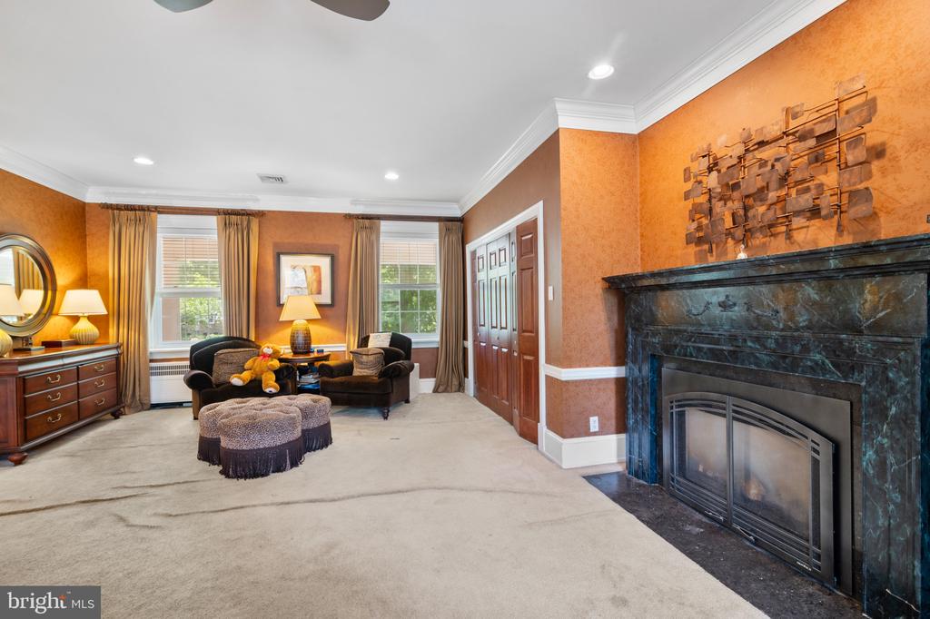 401 WOODBROOK LANE
