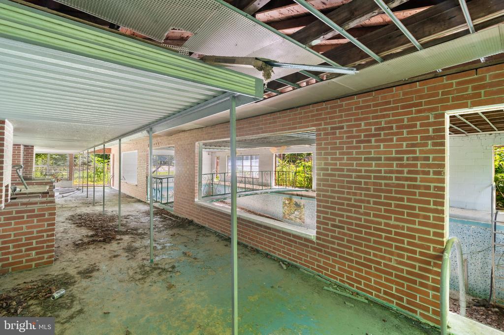 401 WOODBROOK LANE