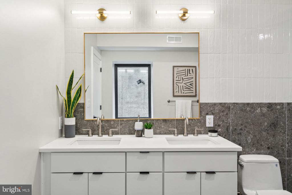 2200 CHRISTIAN STREET Unit: A1