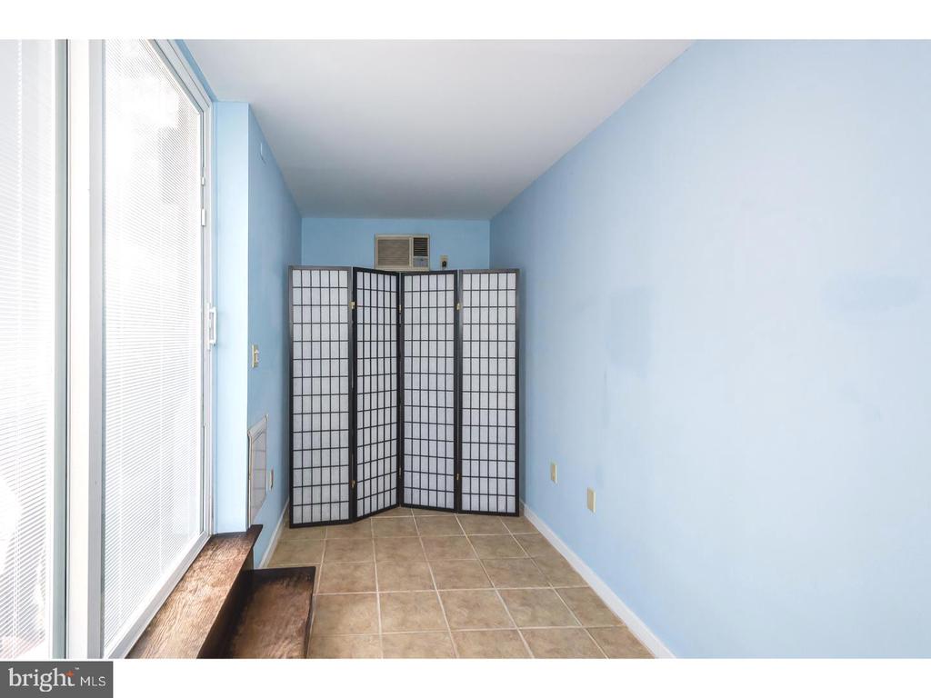 200-10 LOMBARD STREET Unit: 810