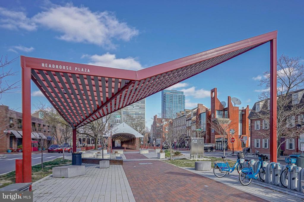 200-10 LOMBARD STREET Unit: 810