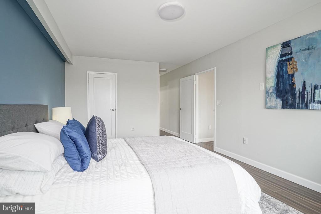200-10 LOMBARD STREET Unit: 810