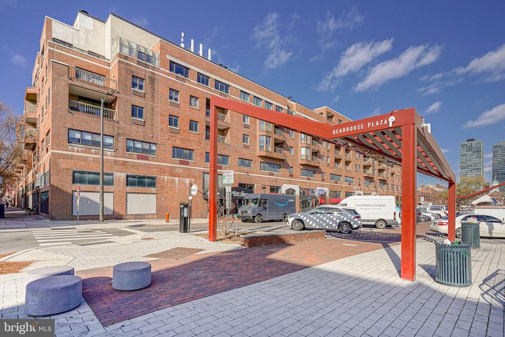 200-10 LOMBARD STREET Unit: 810