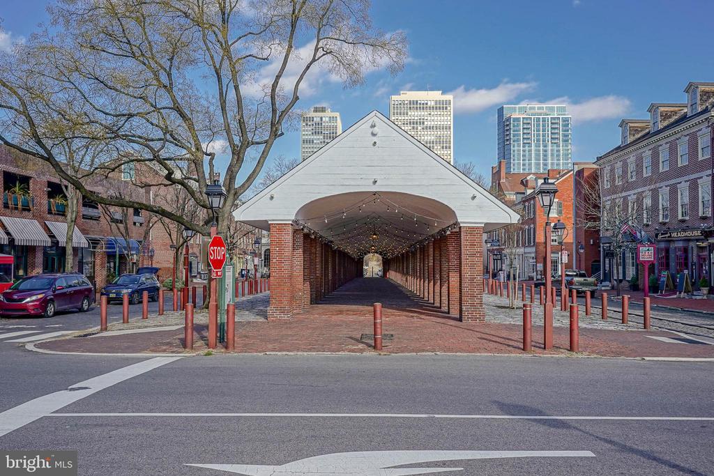 200-10 LOMBARD STREET Unit: 810