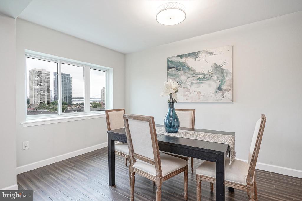 200-10 LOMBARD STREET Unit: 810
