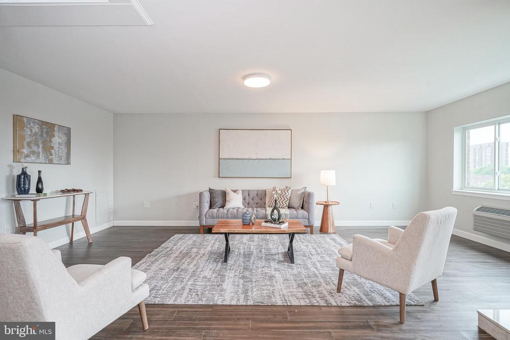 200-10 LOMBARD STREET Unit: 810