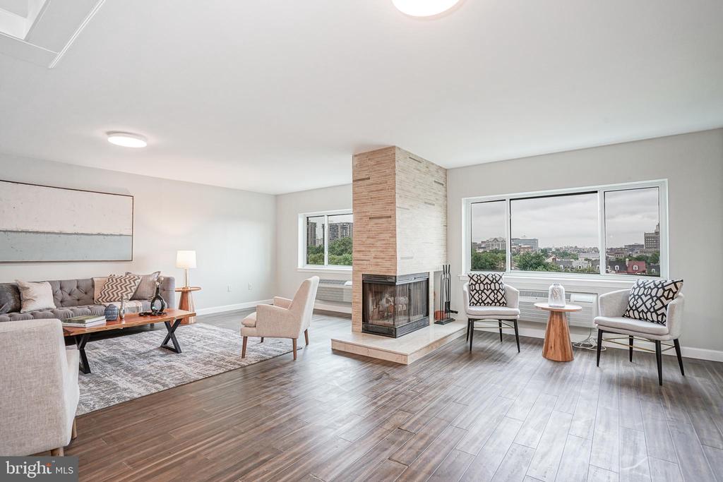 200-10 LOMBARD STREET Unit: 810