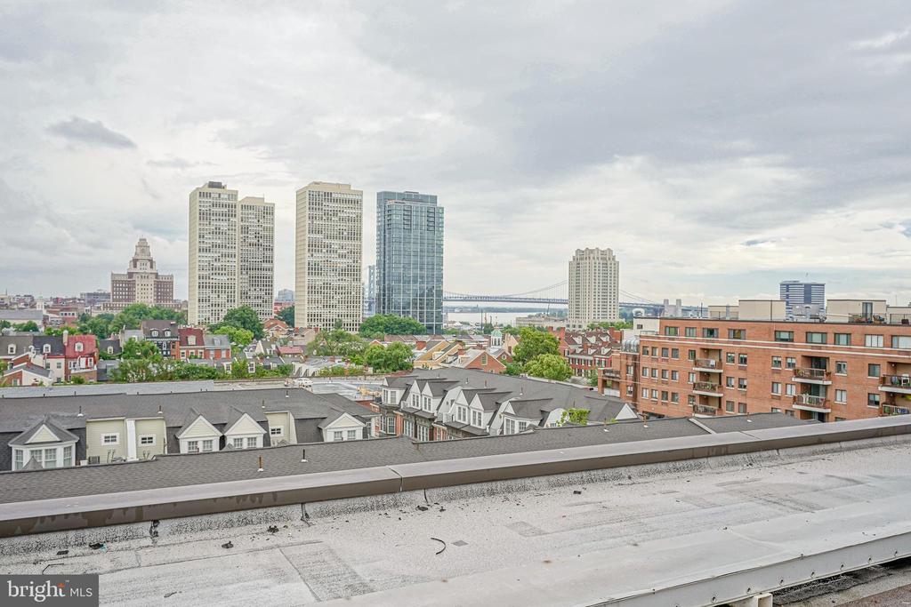 200-10 LOMBARD STREET Unit: 810