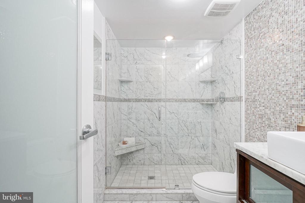 200-10 LOMBARD STREET Unit: 810