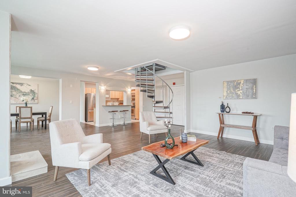 200-10 LOMBARD STREET Unit: 810