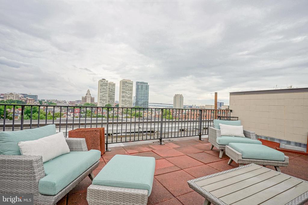 200-10 LOMBARD STREET Unit: 810