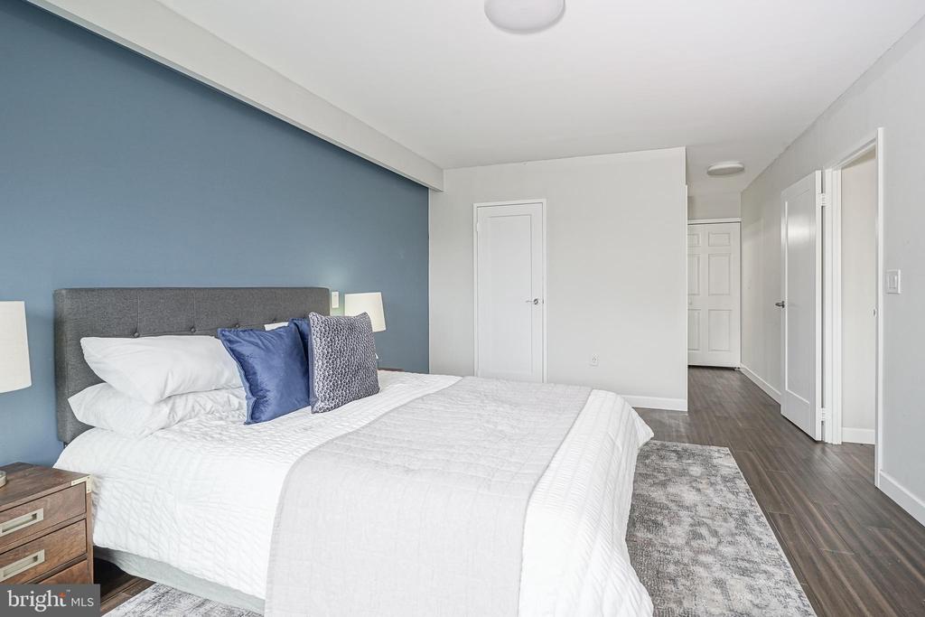 200-10 LOMBARD STREET Unit: 810