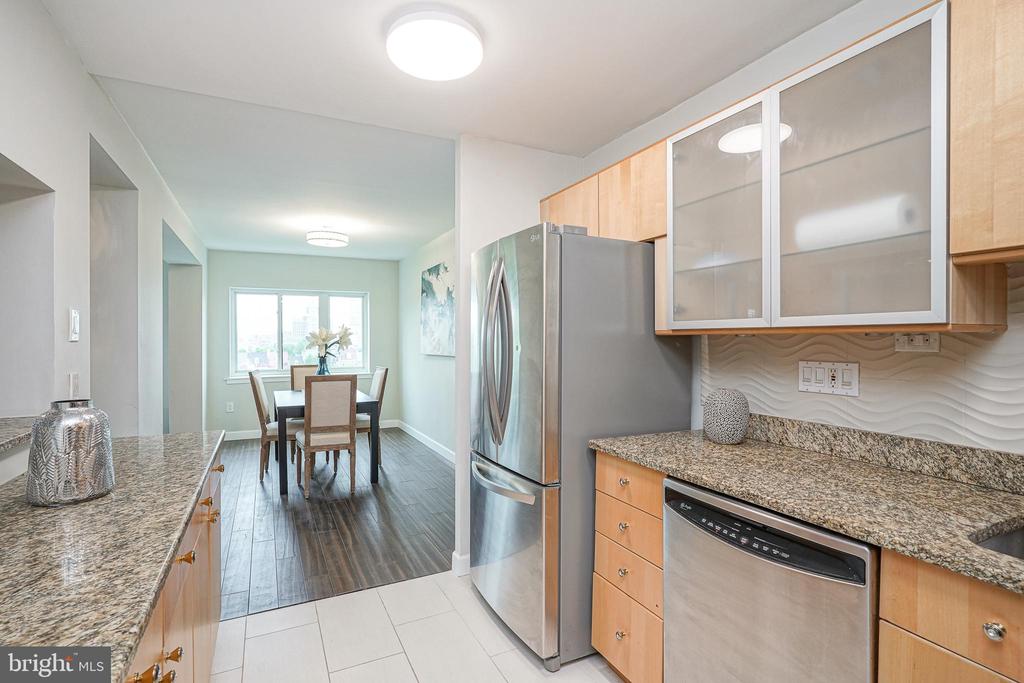 200-10 LOMBARD STREET Unit: 810