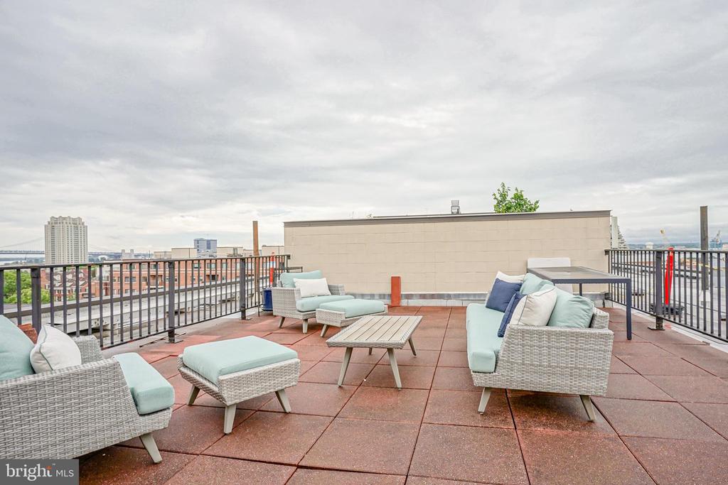 200-10 LOMBARD STREET Unit: 810