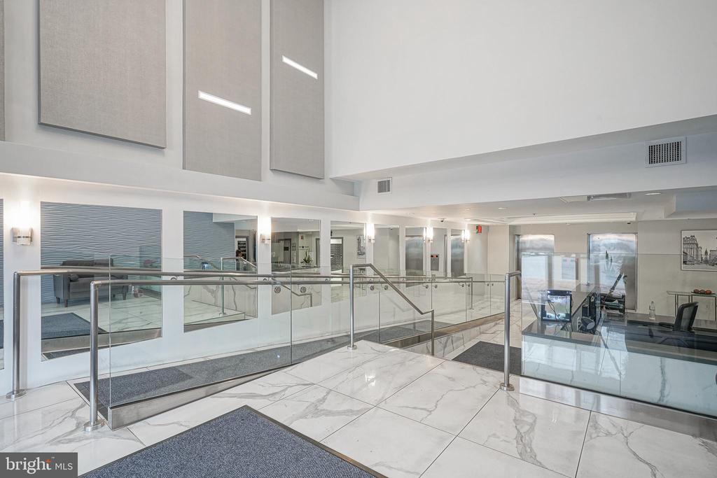 200-10 LOMBARD STREET Unit: 810