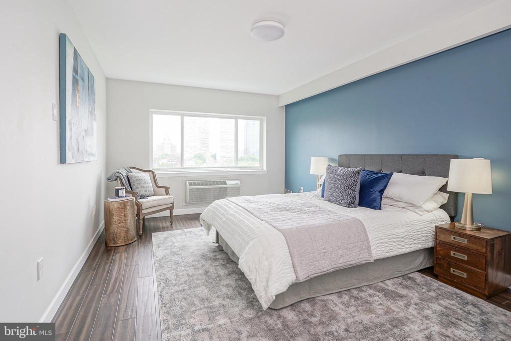 200-10 LOMBARD STREET Unit: 810