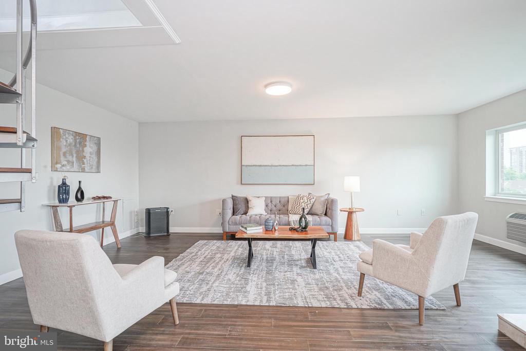 200-10 LOMBARD STREET Unit: 810