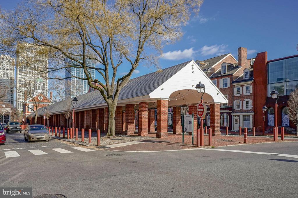 200-10 LOMBARD STREET Unit: 810