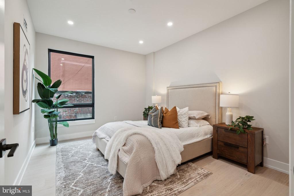160 N 2ND STREET Unit: 202