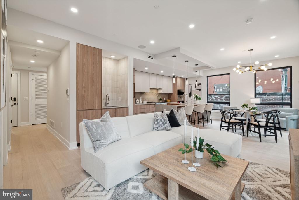 160 N 2ND STREET Unit: 202