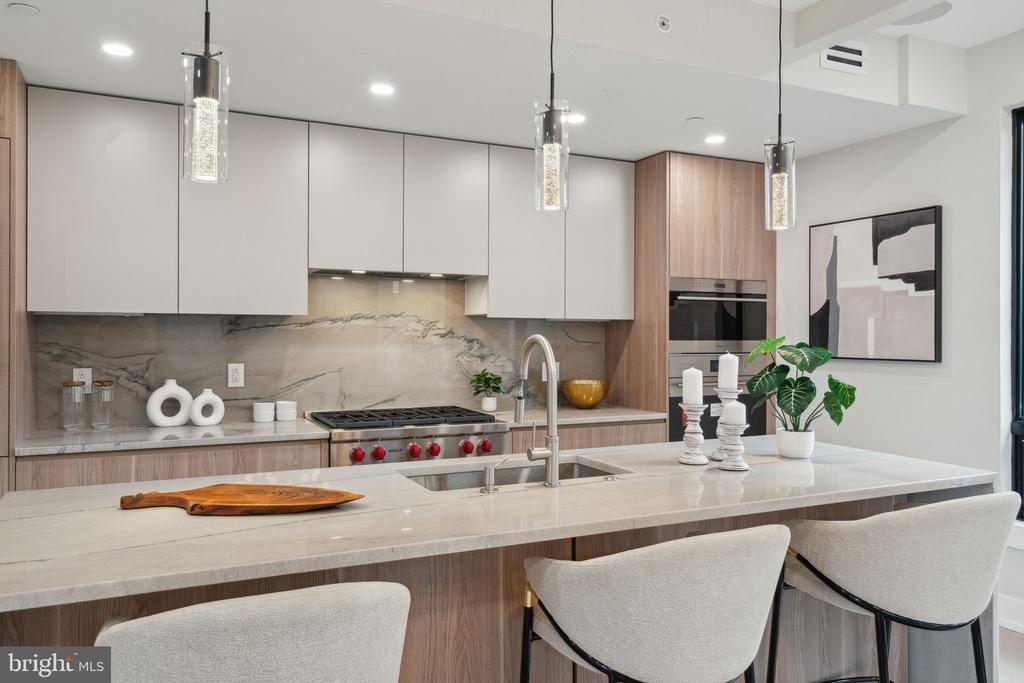 160 N 2ND STREET Unit: 202