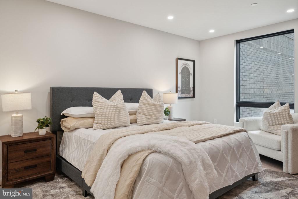 160 N 2ND STREET Unit: 202