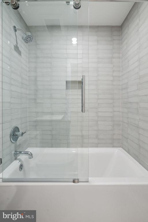 160 N 2ND STREET Unit: 202
