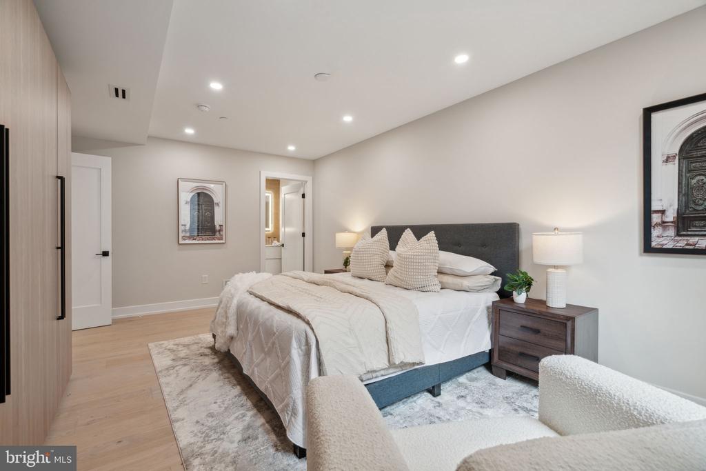 160 N 2ND STREET Unit: 202