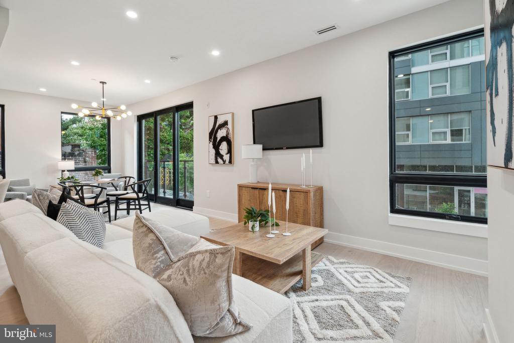 160 N 2ND STREET Unit: 202