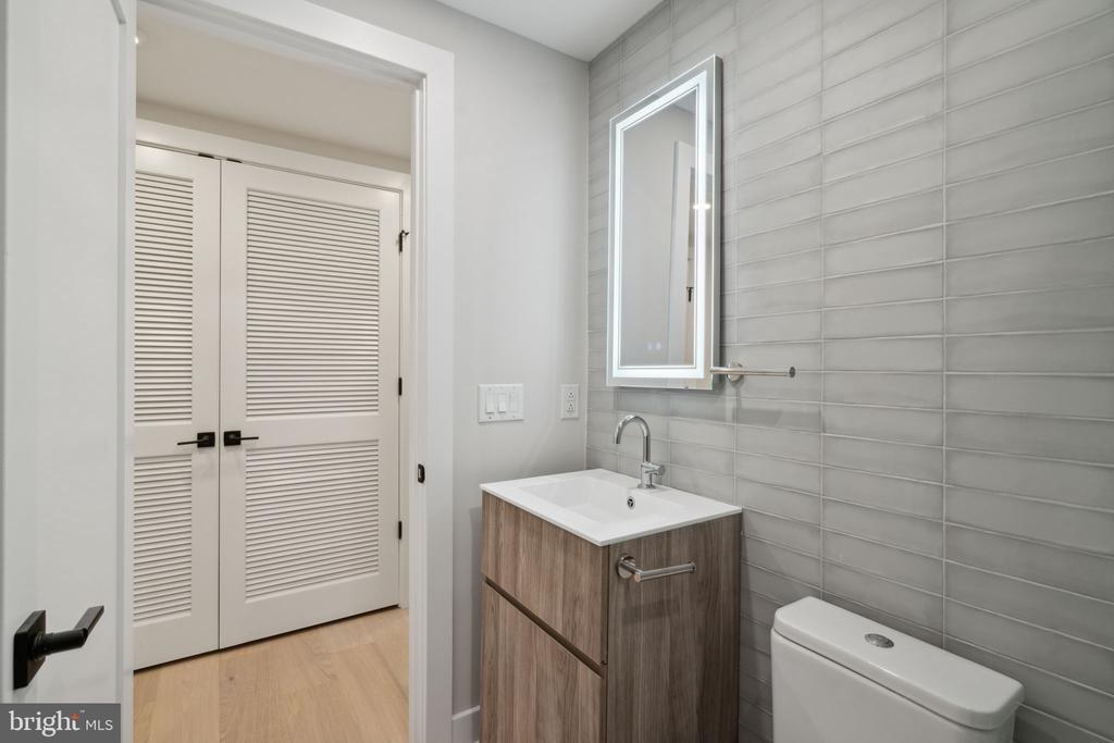 160 N 2ND STREET Unit: 202