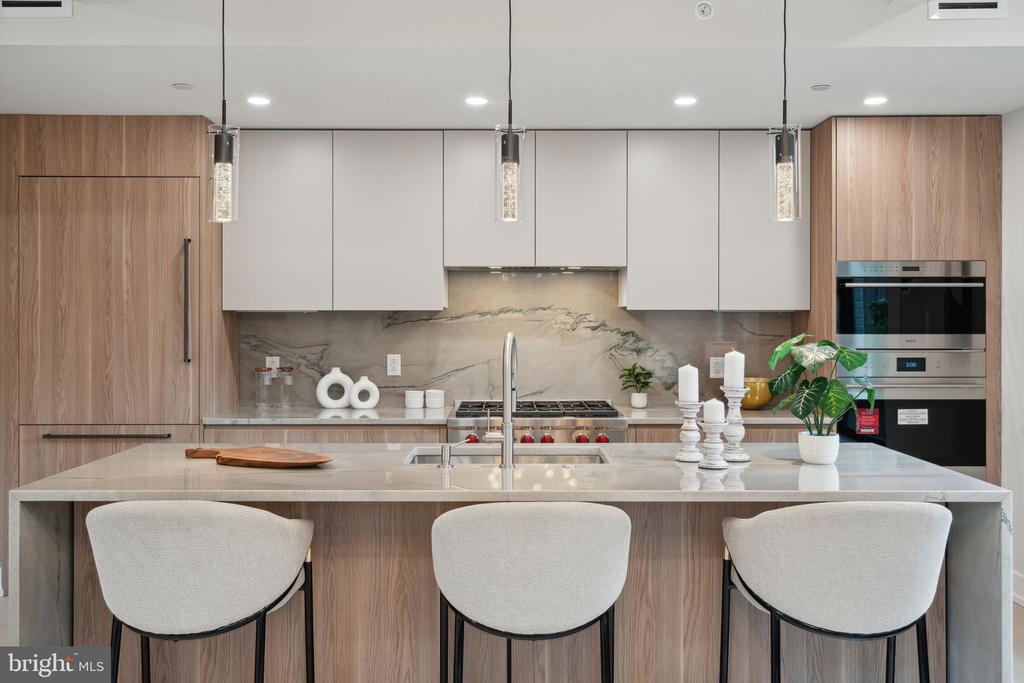 160 N 2ND STREET Unit: 202