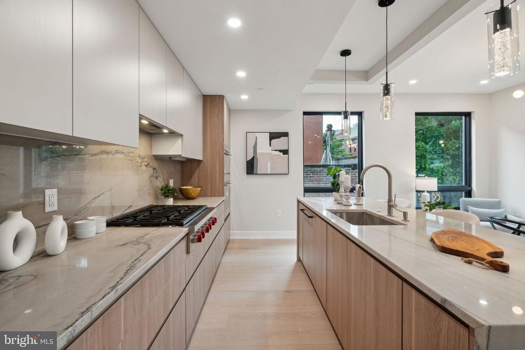 160 N 2ND STREET Unit: 202