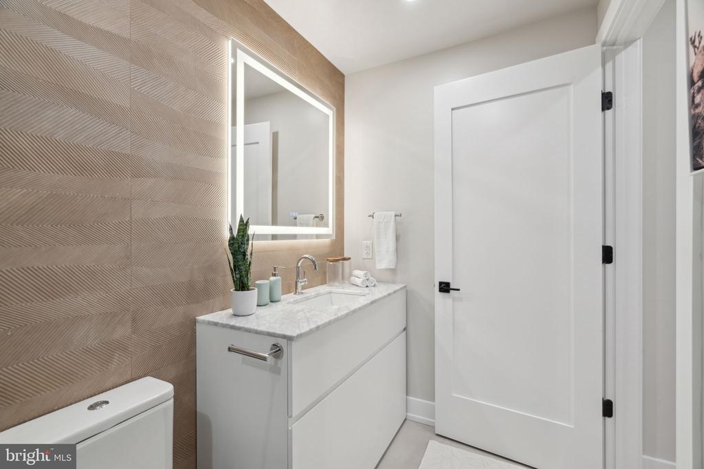 160 N 2ND STREET Unit: 202