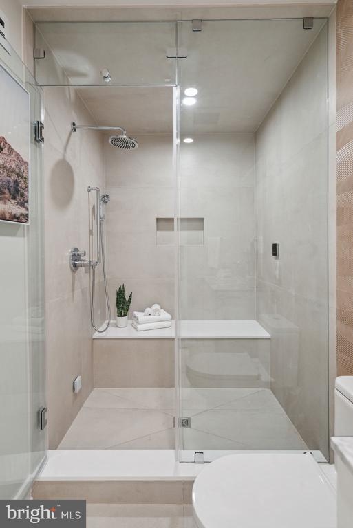160 N 2ND STREET Unit: 202