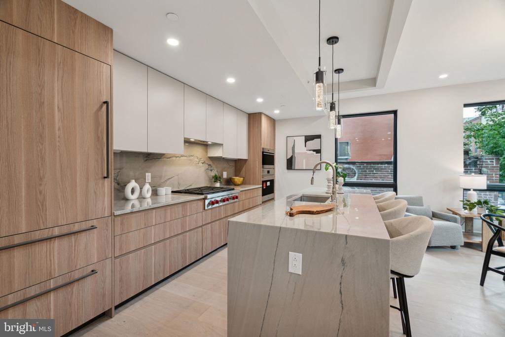 160 N 2ND STREET Unit: 202