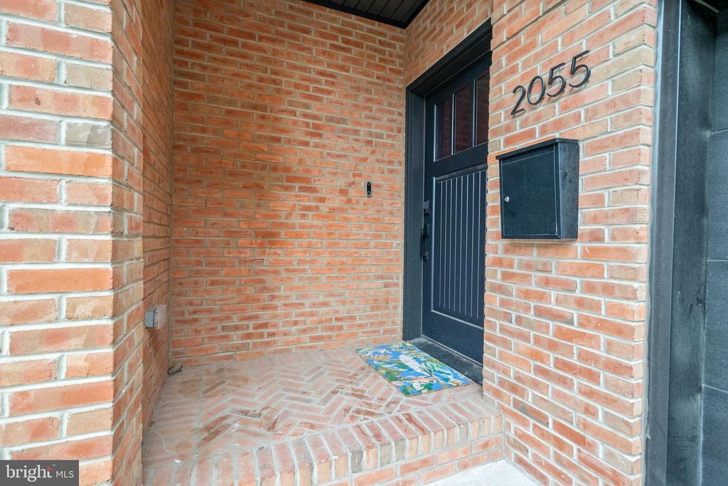 2055 E DAUPHIN STREET