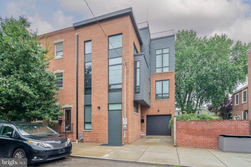 2055 E DAUPHIN STREET
