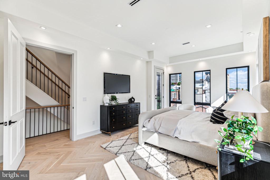 344 S HICKS STREET